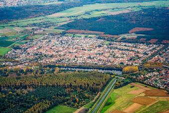 Vue aérienne de De l'ouest à le quartier Neudorf in Graben-Neudorf dans le département Bade-Wurtemberg, Allemagne