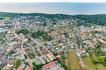 Vue aérienne de Du sud à Koserow dans le département Mecklembourg-Poméranie occidentale, Allemagne