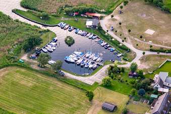 Vue aérienne de Port de plaisance Loddin à l'Achterwasser à Loddin dans le département Mecklembourg-Poméranie occidentale, Allemagne