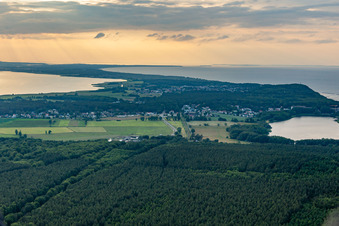 Vue aérienne de Du sud-est à le quartier Kölpinsee in Loddin dans le département Mecklembourg-Poméranie occidentale, Allemagne