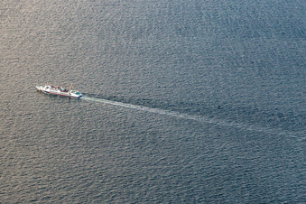 Vue aérienne de Ferry dans la mer Baltique à Ückeritz dans le département Mecklembourg-Poméranie occidentale, Allemagne