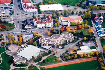 Vue aérienne de École communautaire Pestalozzi à le quartier Graben in Graben-Neudorf dans le département Bade-Wurtemberg, Allemagne