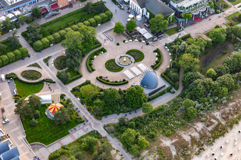Vue aérienne de Scène de concert Seebad Heringsdorf à Heringsdorf dans le département Mecklembourg-Poméranie occidentale, Allemagne