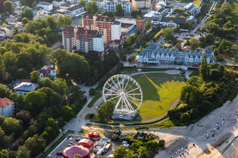 Vue aérienne de Grande roue Heringsdorf à Heringsdorf dans le département Mecklembourg-Poméranie occidentale, Allemagne