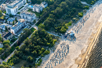 Vue aérienne de Strandhotel Heringsdorf et Steigenberger Grandhotel & Spa Heringsdorf à Heringsdorf dans le département Mecklembourg-Poméranie occidentale, Allemagne