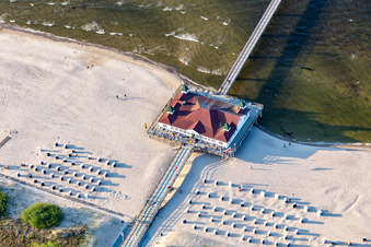 Vue aérienne de Jetée historique d'Ahlbeck à Heringsdorf dans le département Mecklembourg-Poméranie occidentale, Allemagne