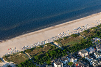 Vue aérienne de Plage de la mer Baltique sur Dünenstr à le quartier Ahlbeck U in Heringsdorf dans le département Mecklembourg-Poméranie occidentale, Allemagne
