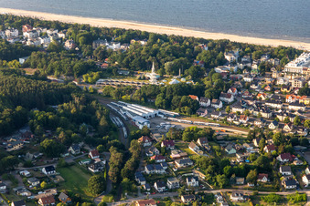 Vue aérienne de Tour d'observation des thermes Ostseetherme à le quartier Ahlbeck U in Heringsdorf dans le département Mecklembourg-Poméranie occidentale, Allemagne