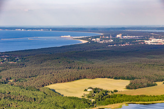 Vue aérienne de Port de Świnoujście depuis le sud-ouest à Świnoujście dans le département Poméranie occidentale, Pologne