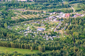 Vue aérienne de Voir le camping Zittau Mountains depuis le sud-ouest à Olbersdorf dans le département Saxe, Allemagne