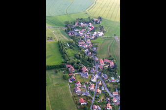 Vue aérienne de Upper Dorfstr à le quartier Bertsdorf in Bertsdorf-Hörnitz dans le département Saxe, Allemagne