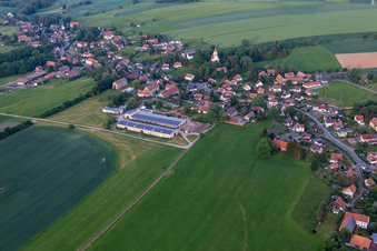 Vue aérienne de De l'ouest à le quartier Bertsdorf in Bertsdorf-Hörnitz dans le département Saxe, Allemagne