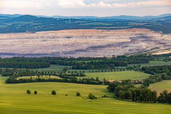 Vue aérienne de Mine de lignite à ciel ouvert polonaise du nord-ouest à le quartier Drausendorf in Zittau dans le département Saxe, Allemagne