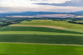 Vue aérienne de Mine de lignite à ciel ouvert polonaise du nord-ouest à le quartier Drausendorf in Zittau dans le département Saxe, Allemagne