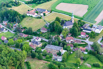 Vue aérienne de Église Wittgendorf à le quartier Wittgendorf in Zittau dans le département Saxe, Allemagne