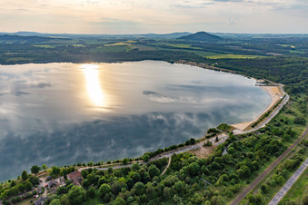 Photographie aérienne de Promenade de plage nord-est du lac Berzdorf avec bar de plage Görlitz à le quartier Deutsch Ossig in Görlitz dans le département Saxe, Allemagne