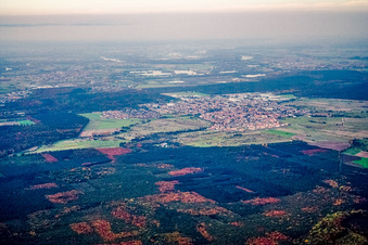 Vue aérienne de Du sud-est à le quartier Kirrlach in Waghäusel dans le département Bade-Wurtemberg, Allemagne