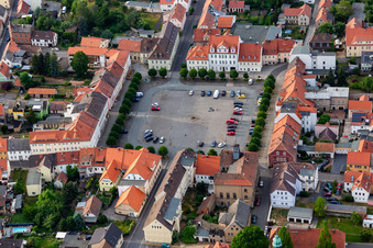 Vue aérienne de Place du marché vue du sud à Ostritz dans le département Saxe, Allemagne