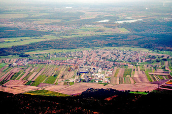 Vue aérienne de Lieu vu de l'est à Hambrücken dans le département Bade-Wurtemberg, Allemagne