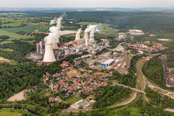 Vue aérienne de Centrale électrique de lignite de Turów "PGE Górnictwo i Energetyka Konwencjonalna SA, Oddział Elektrownia Turów à Bogatynia dans le département Basse-Silésie, Pologne