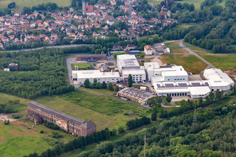 Vue aérienne de Monument de la Fondation Kraftwerk Hirschfelde et HGS GmbH à le quartier Hirschfelde in Zittau dans le département Saxe, Allemagne
