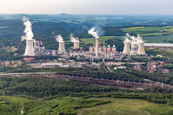 Vue aérienne de Centrale électrique de lignite de Turów "PGE Górnictwo i Energetyka Konwencjonalna SA, Oddział Elektrownia Turów à Bogatynia dans le département Basse-Silésie, Pologne