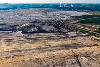 Vue aérienne de Mine de lignite à ciel ouvert "PGE Górnictwo i Energetyka Konwencjonalna Oddział Kopalnia Węgla Brunatnego Turów à Opolno-Zdrój dans le département Basse-Silésie, Pologne