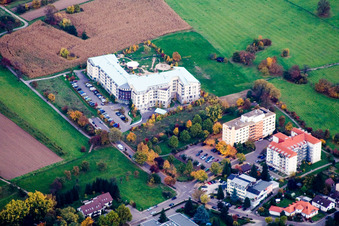 Vue aérienne de Hôpital Mikina, Clinique Mère/Père et Enfant à le quartier Bad Langenbrücken in Bad Schönborn dans le département Bade-Wurtemberg, Allemagne