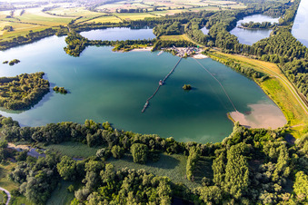 Vue aérienne de Lac de baignade Giesen Liedolsheim à le quartier Liedolsheim in Dettenheim dans le département Bade-Wurtemberg, Allemagne