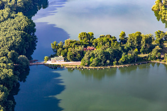Vue aérienne de Restaurant sur l'île Rott sur le Rhin à Linkenheim-Hochstetten dans le département Bade-Wurtemberg, Allemagne