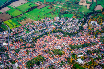 Vue aérienne de De l'ouest à le quartier Bad Langenbrücken in Bad Schönborn dans le département Bade-Wurtemberg, Allemagne