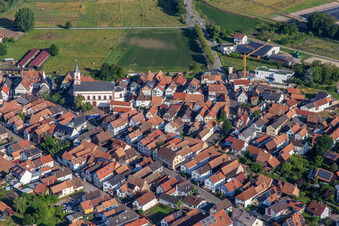 Vue aérienne de Rue Main et Hinterstr à Neupotz dans le département Rhénanie-Palatinat, Allemagne
