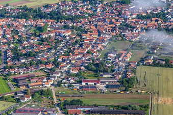 Vue aérienne de Du sud à Rheinzabern dans le département Rhénanie-Palatinat, Allemagne