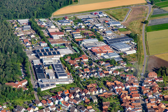 Vue aérienne de Zone commerciale Im Gereut à Hatzenbühl dans le département Rhénanie-Palatinat, Allemagne