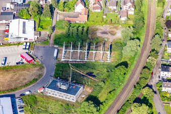 Vue aérienne de Nouveau squelette de bâtiment de hall dans la zone industrielle d'Am Dorniggraben à Kandel dans le département Rhénanie-Palatinat, Allemagne
