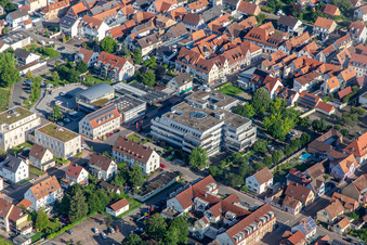 Vue aérienne de Association de l'administration communale et de l'ancienne Sparkasse Südpfalz à Kandel dans le département Rhénanie-Palatinat, Allemagne