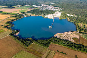 Vue aérienne de Epplesee vu de l'ouest à le quartier Forchheim in Rheinstetten dans le département Bade-Wurtemberg, Allemagne