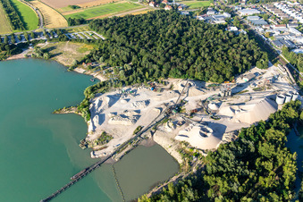 Vue aérienne de Gravière de Rhenstetten-Forchheim à le quartier Silberstreifen in Rheinstetten dans le département Bade-Wurtemberg, Allemagne