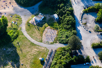 Vue aérienne de Terrain de beach-volley à Epplesee à le quartier Silberstreifen in Rheinstetten dans le département Bade-Wurtemberg, Allemagne