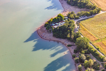 Vue aérienne de Snack-bar Seegugger à Epplesee à le quartier Forchheim in Rheinstetten dans le département Bade-Wurtemberg, Allemagne