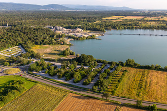 Vue aérienne de Stationnement à Epplesee depuis le nord à le quartier Silberstreifen in Rheinstetten dans le département Bade-Wurtemberg, Allemagne