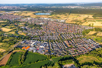Vue aérienne de De l'ouest à le quartier Mörsch in Rheinstetten dans le département Bade-Wurtemberg, Allemagne