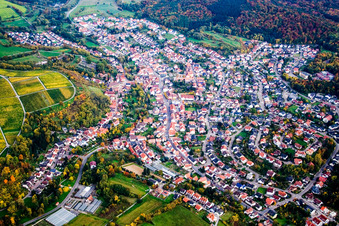 Vue aérienne de Du nord-ouest à Mühlhausen dans le département Bade-Wurtemberg, Allemagne