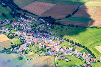Vue aérienne de Du sud-est à le quartier Görzhain in Ottrau dans le département Hesse, Allemagne