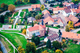 Vue aérienne de Monastère Lobenfeld à le quartier Lobenfeld in Lobbach dans le département Bade-Wurtemberg, Allemagne