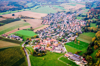 Vue aérienne de Vue sur le village à le quartier Lobenfeld in Lobbach dans le département Bade-Wurtemberg, Allemagne
