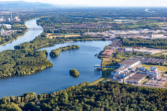 Vue aérienne de Zone industrielle de Wörth-Oberwald au port de Wörth à Wörth am Rhein dans le département Rhénanie-Palatinat, Allemagne