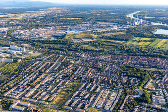 Vue aérienne de Du nord à le quartier Knielingen in Karlsruhe dans le département Bade-Wurtemberg, Allemagne