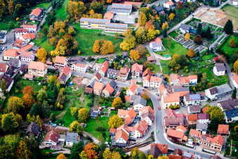 Vue aérienne de Rue principale à le quartier Waldwimmersbach in Lobbach dans le département Bade-Wurtemberg, Allemagne