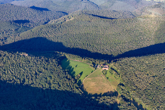 Vue aérienne de Restaurant Gimbelhof à Lembach dans le département Bas Rhin, France